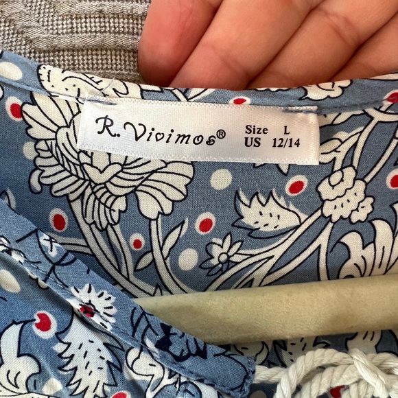 R. Vivimos Floral Blue & White Bohemian Dress - long sleeve, tie front - Large - Picture 14 of 15